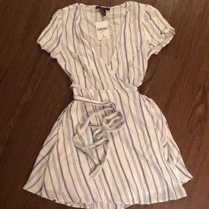 Forever 21 wrap dress light blue and white